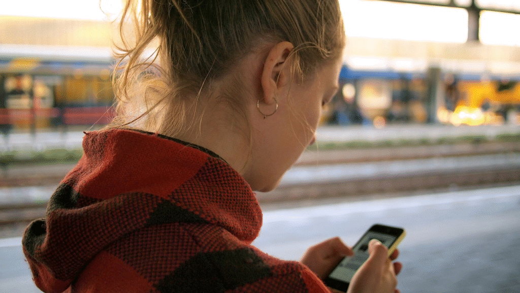 protect accounts, sim swap, mobile device photo